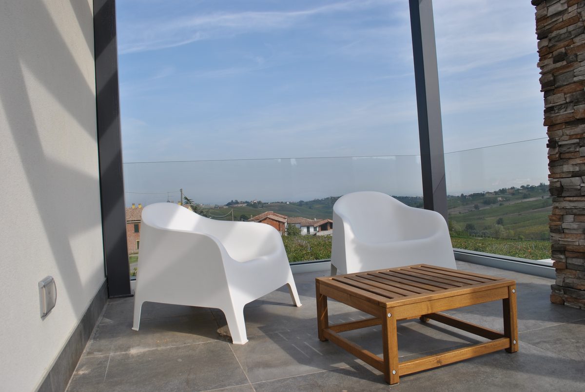 Vetrata frangivento in vetro per terrazza panoramica a Cremona